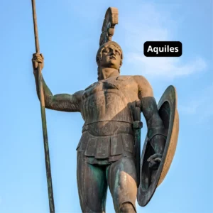 Estátua de Aquiles com lança e escudo, em pose heroica contra um céu azul.