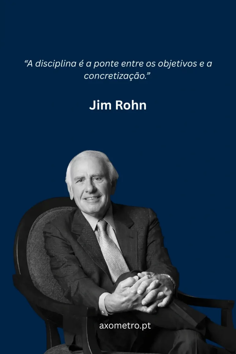 Citação motivacional sobre disciplina em fundo azul escuro, com retrato a preto e branco de um reconhecido mentor de desenvolvimento pessoal sentado numa cadeira.
